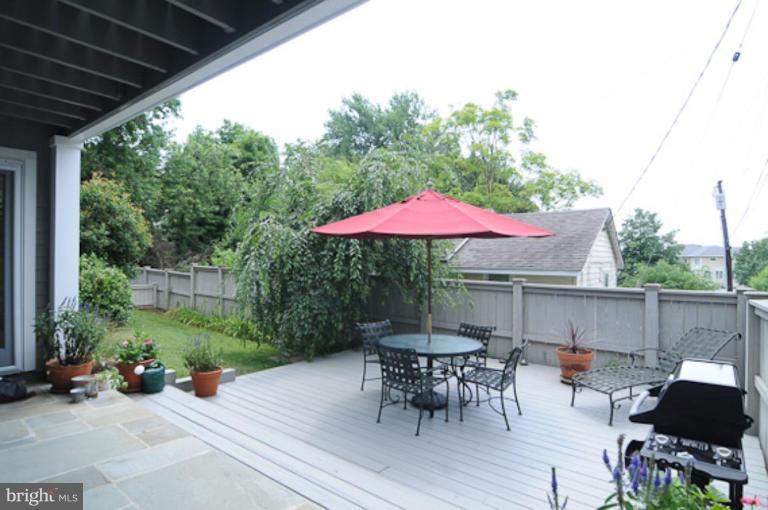 2703 Wild Holly Road Annapolis, MD 21403 - Photo 25 of 29 Deck