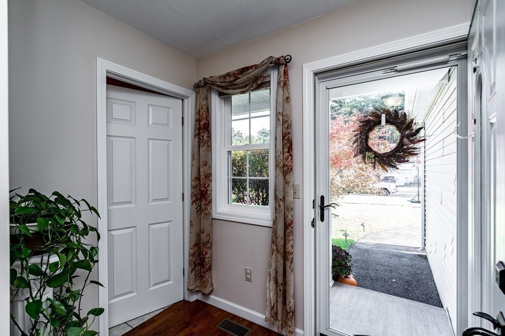 64 Jordan Street Springfield, MA 01129 - Photo 3 of 37 Gallery Image 3