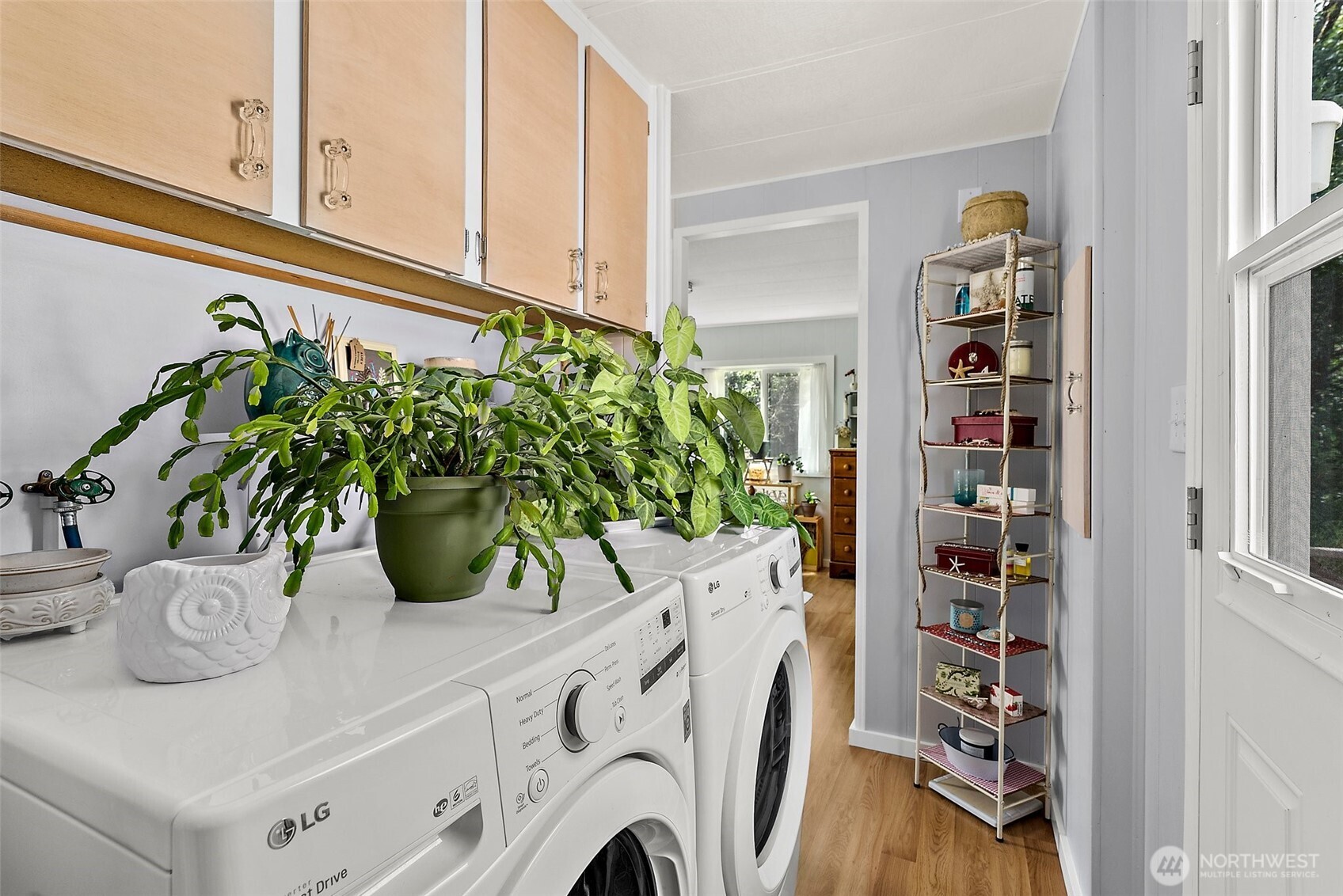 1050 Howard Street, Unit 9 Raymond, WA 98577 - Photo 15 of 20 a vase of flowers sitting on a table