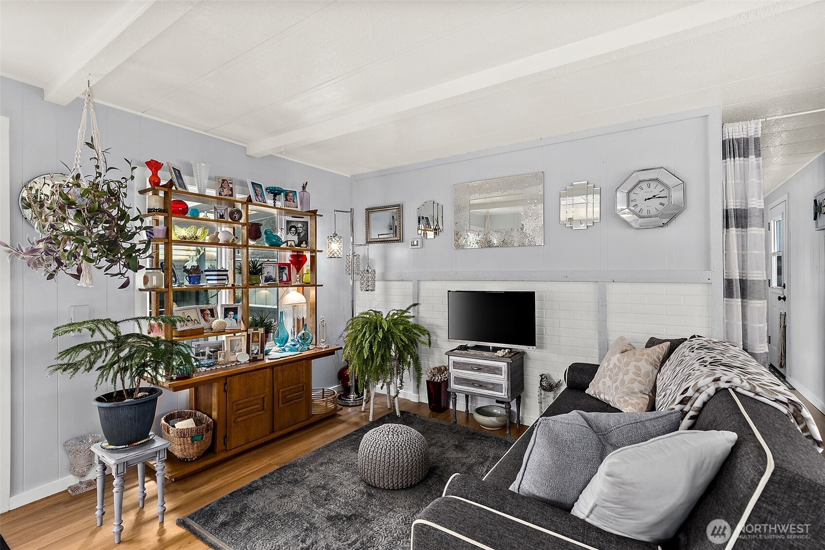 1050 Howard Street, Unit 9 Raymond, WA 98577 - Photo 6 of 20 a living room with furniture a flat screen tv and a potted plant