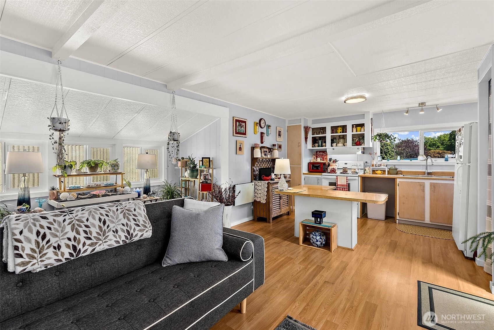 1050 Howard Street, Unit 9 Raymond, WA 98577 - Photo 7 of 20 a living room with furniture and kitchen view