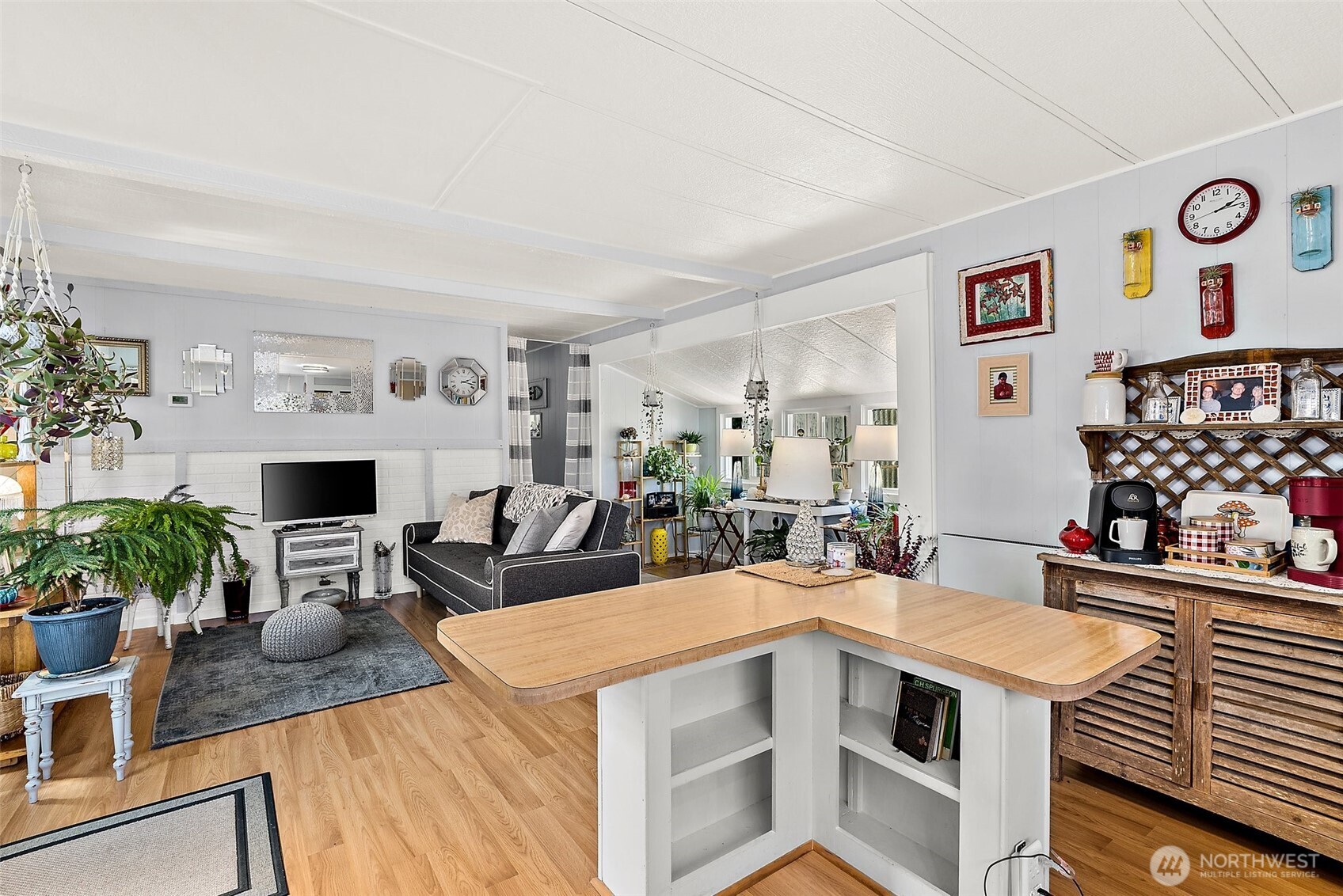 1050 Howard Street, Unit 9 Raymond, WA 98577 - Photo 10 of 20 a view of kitchen and living room