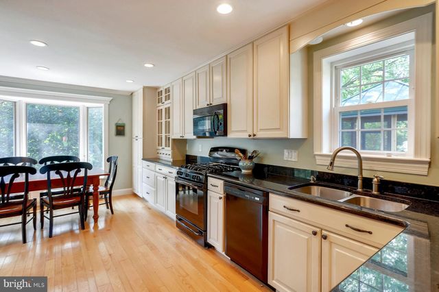 $850,000 | 6546 28th Street North, Arlington, VA 22213