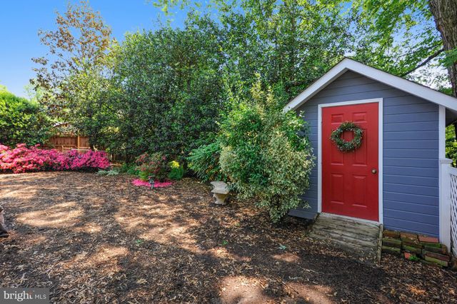 $850,000 | 6546 28th Street North, Arlington, VA 22213