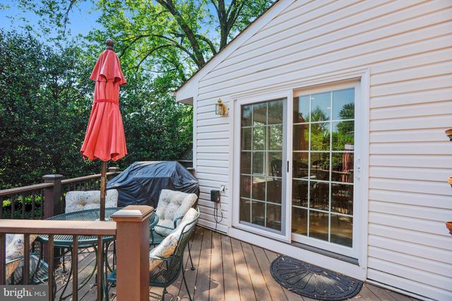 $850,000 | 6546 28th Street North, Arlington, VA 22213