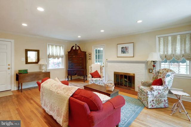 $850,000 | 6546 28th Street North, Arlington, VA 22213