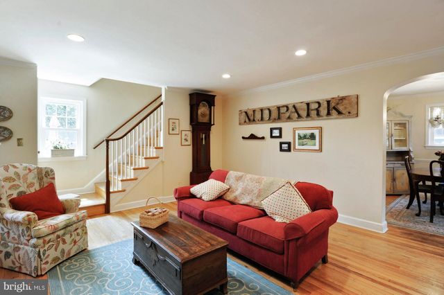 $850,000 | 6546 28th Street North, Arlington, VA 22213