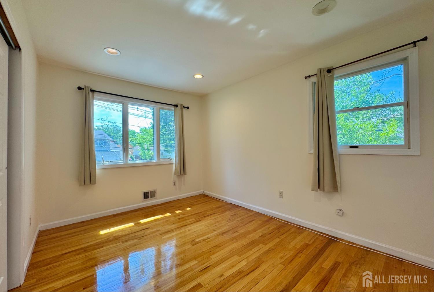 19 Library Place Edison, NJ 08820 - Photo 13 of 25