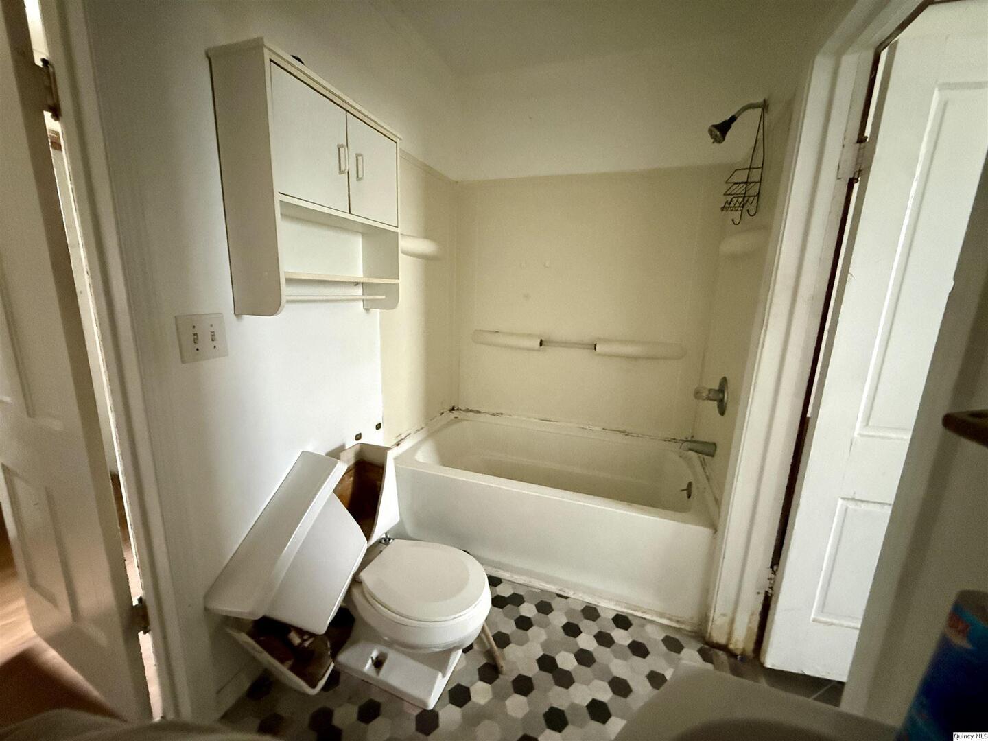 733 Buchanan Street Carthage, IL 62321 - Photo 8 of 14