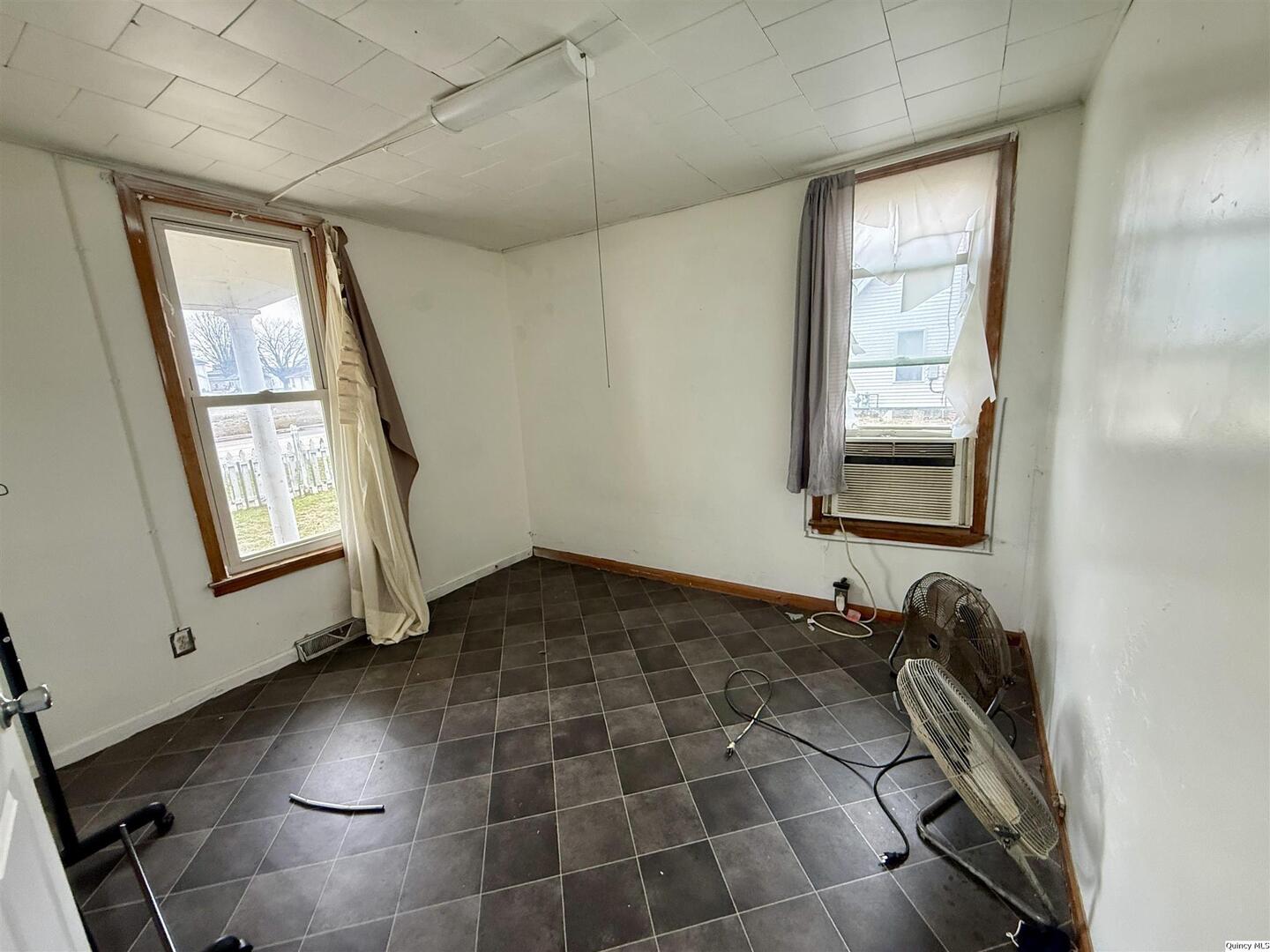 733 Buchanan Street Carthage, IL 62321 - Photo 10 of 14