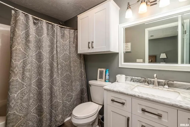 $299,900 | 15975 Forcade Lane, Marion, IL 62959