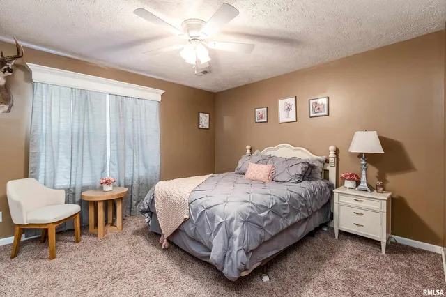 $299,900 | 15975 Forcade Lane, Marion, IL 62959