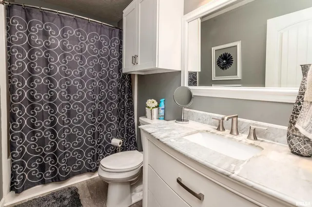 $299,900 | 15975 Forcade Lane, Marion, IL 62959