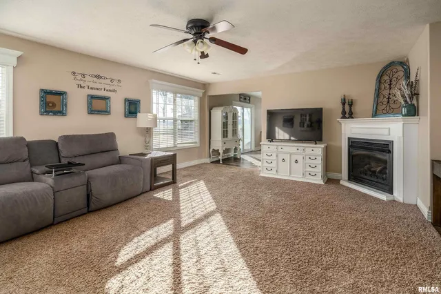 $299,900 | 15975 Forcade Lane, Marion, IL 62959