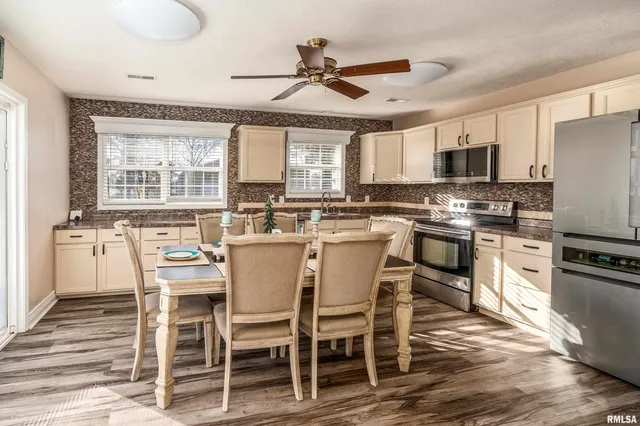 $299,900 | 15975 Forcade Lane, Marion, IL 62959