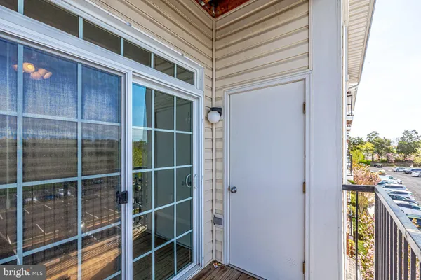 $1,900 | 21216 McFadden Square, Unit 305, Sterling, VA 20165