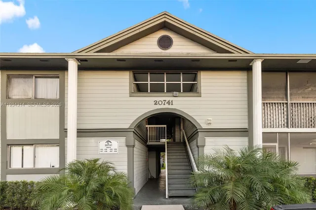 $255,000 | 20741 Northeast 4th Court, Unit 207, Miami, FL 33179