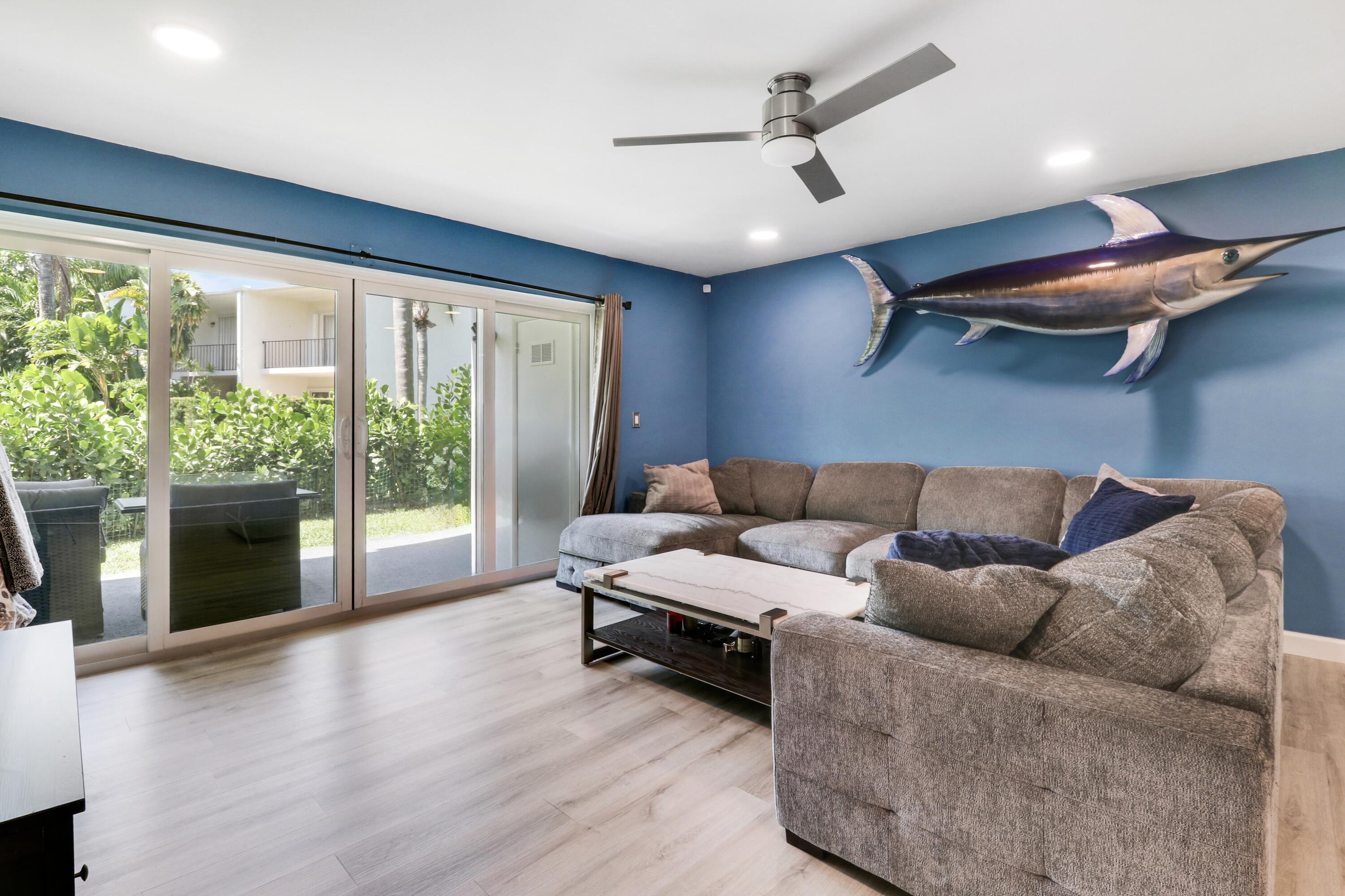 384 Golfview Road, Unit D North Palm Beach, FL 33408 - Photo 7 of 52 Living Room
