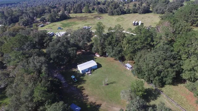 a view of a dry yard