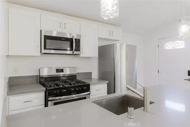 $1,950 | 20534 Miranda Place, Woodland Hills, CA 91367