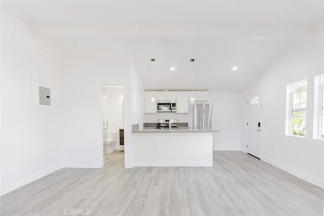 $1,950 | 20534 Miranda Place, Woodland Hills, CA 91367