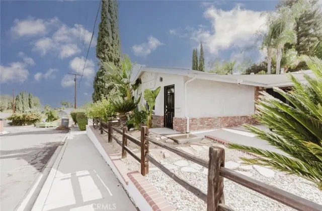 $1,950 | 20534 Miranda Place, Woodland Hills, CA 91367