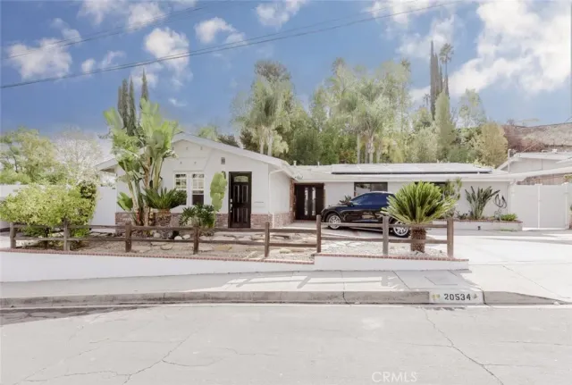 $1,950 | 20534 Miranda Place, Woodland Hills, CA 91367