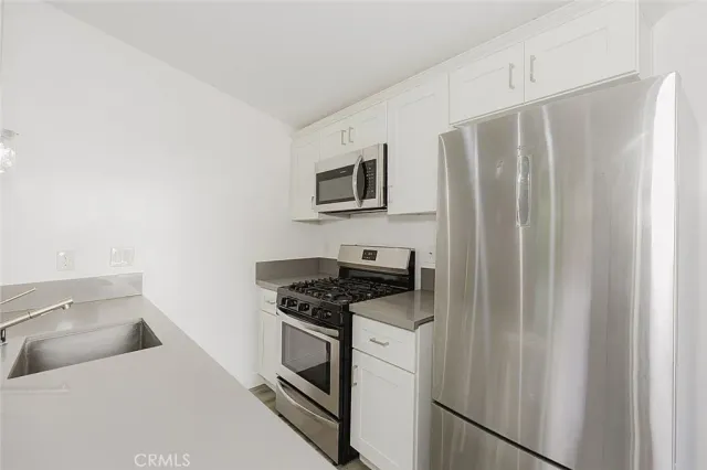 $1,950 | 20534 Miranda Place, Woodland Hills, CA 91367