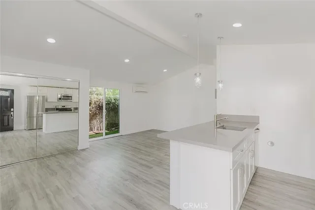 $1,950 | 20534 Miranda Place, Woodland Hills, CA 91367