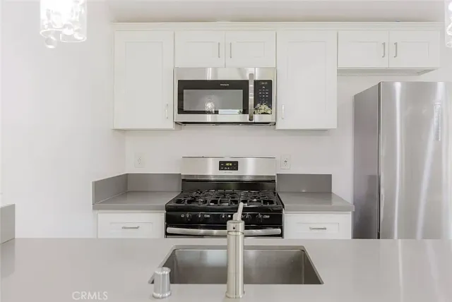 $1,950 | 20534 Miranda Place, Woodland Hills, CA 91367