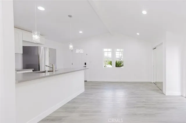 $1,950 | 20534 Miranda Place, Woodland Hills, CA 91367