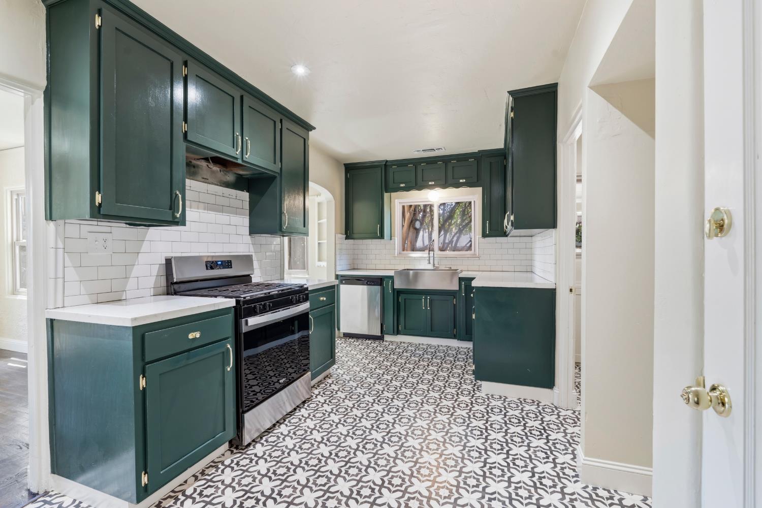 1015 College Avenue Modesto, CA 95350 - Photo 11 of 56