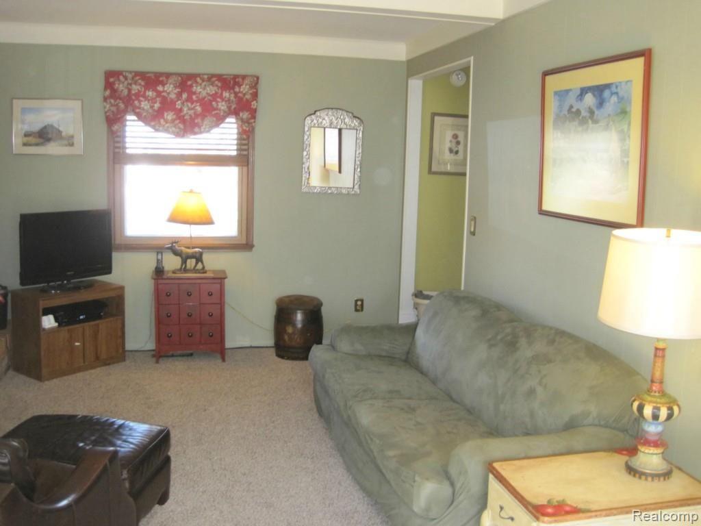 786 Ironstone Drive Rochester, MI 48309 - Photo 17 of 48 Family Room