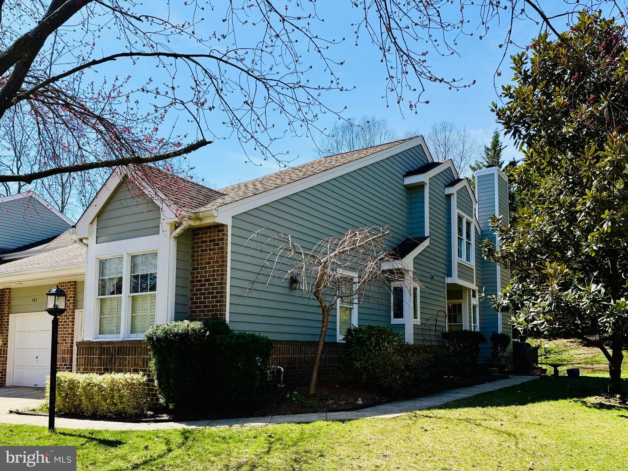 147 Spring Pl Way Annapolis, MD 21401 - Photo 2 of 3 1 car attached garage with ample open space!