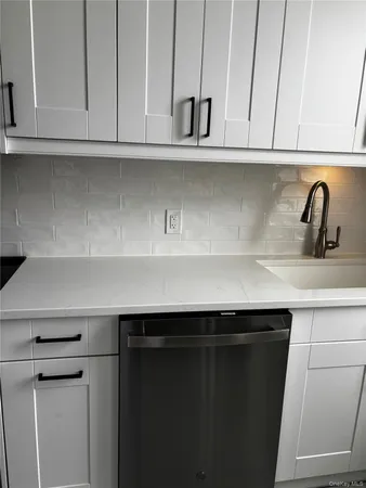 $4,200 | 307 Main Street, Unit 2E, Huntington, NY 11743