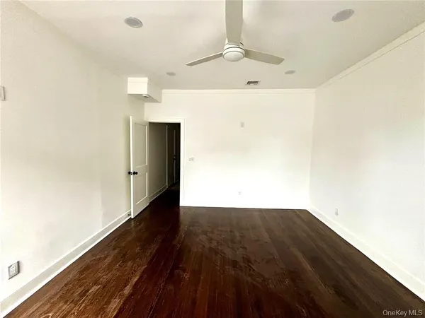 $4,200 | 307 Main Street, Unit 2E, Huntington, NY 11743