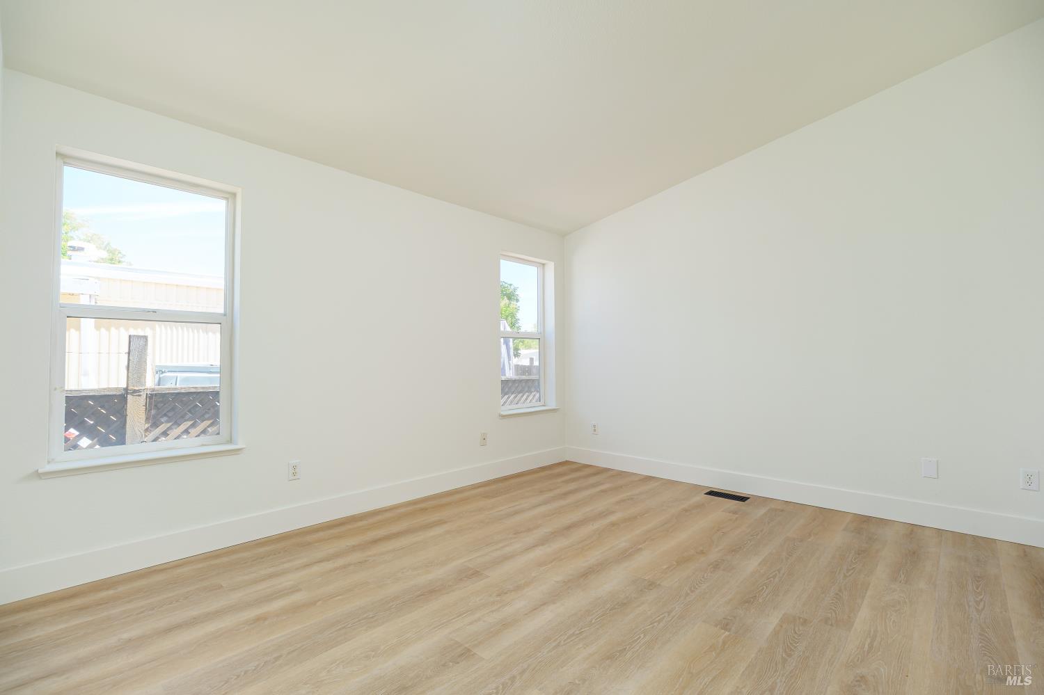 209 Yosemite Road San Rafael, CA 94903 - Photo 13 of 42