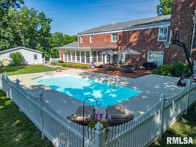 $699,000 | 616 Seville Drive, Mount Vernon, IL 62864