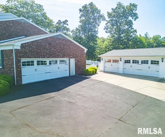 $699,000 | 616 Seville Drive, Mount Vernon, IL 62864