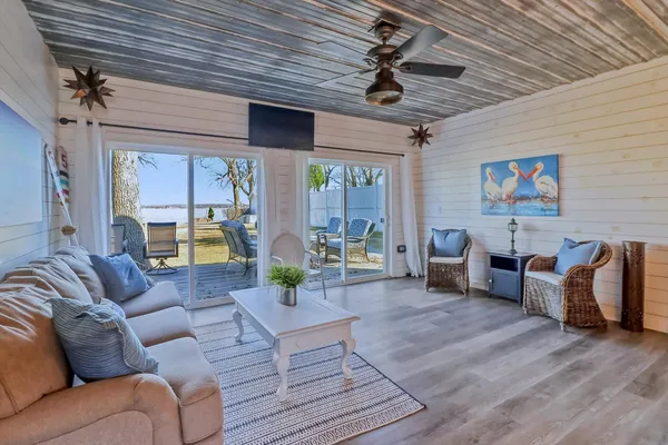 $999,000 | 46747 Poss Beach Road, Pelican Rapids, MN 56572