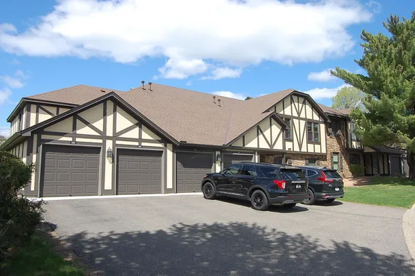 $258,900 | 5201 Balmoral Lane, Bloomington, MN 55437