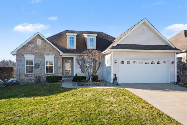 $385,000 | 926 Vawter Circle, South Bend, IN 46614