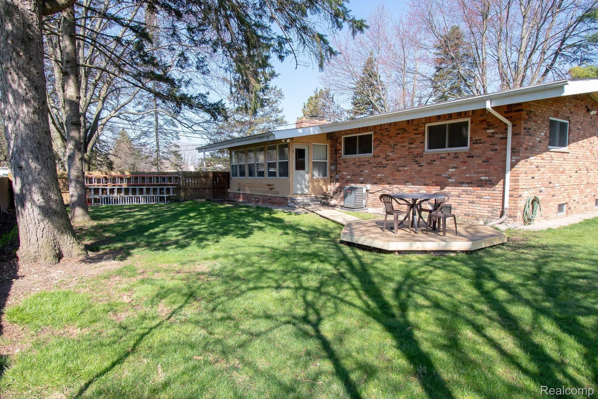 662 Decker Road Walled Lake, MI 48390 - Photo 42 of 52 DSC_6711.jpg