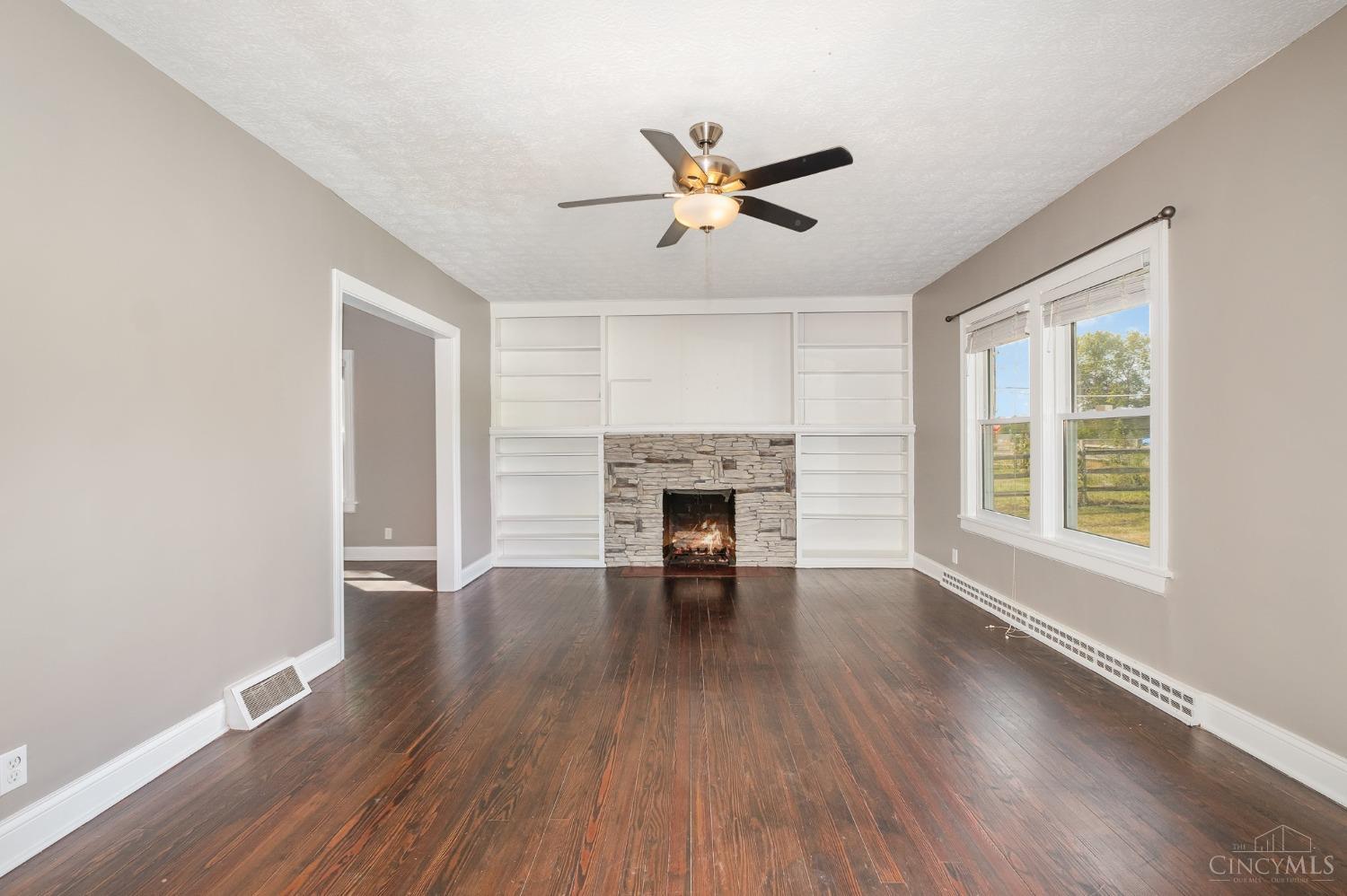 10426 West Mill Road Cincinnati, OH 45231 - Photo 5 of 28