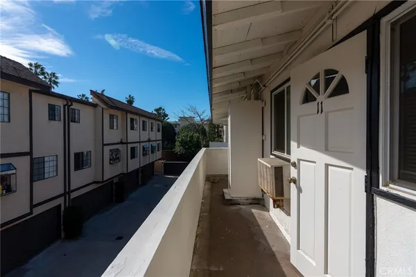 $2,200 | 415 South El Molino Avenue, Unit 11, Pasadena, CA 91101