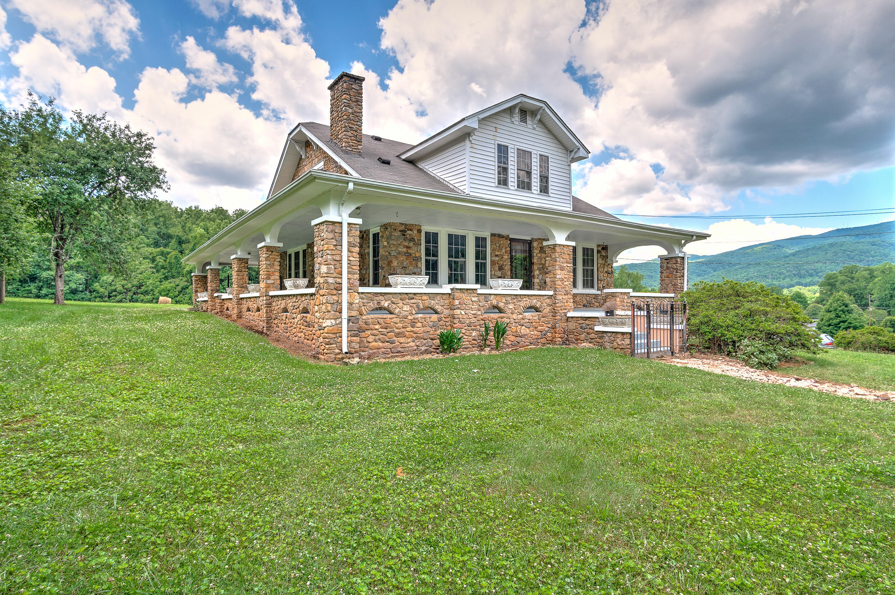 190 Peters Hollow Road Elizabethton, TN 37643 - Photo 1 of 49 exterior-8