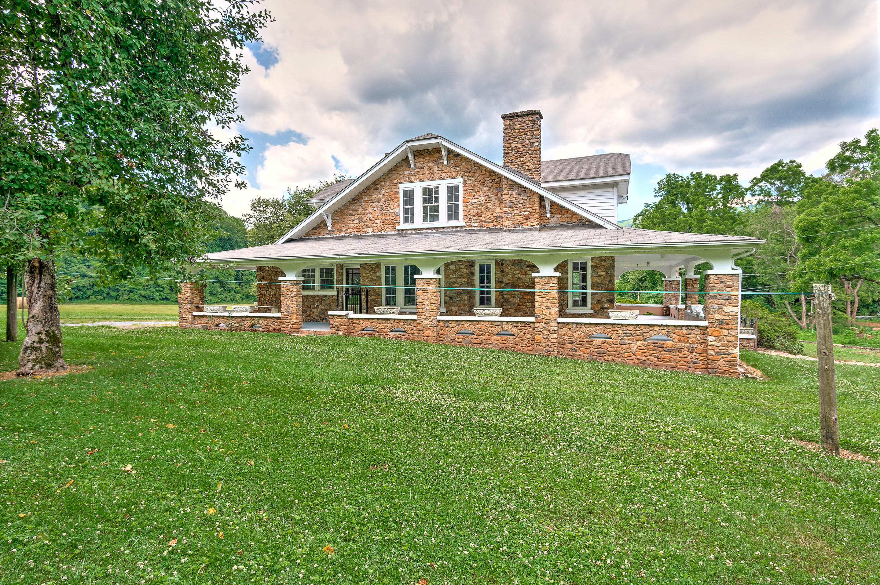 190 Peters Hollow Road Elizabethton, TN 37643 - Photo 7 of 49 exterior-9