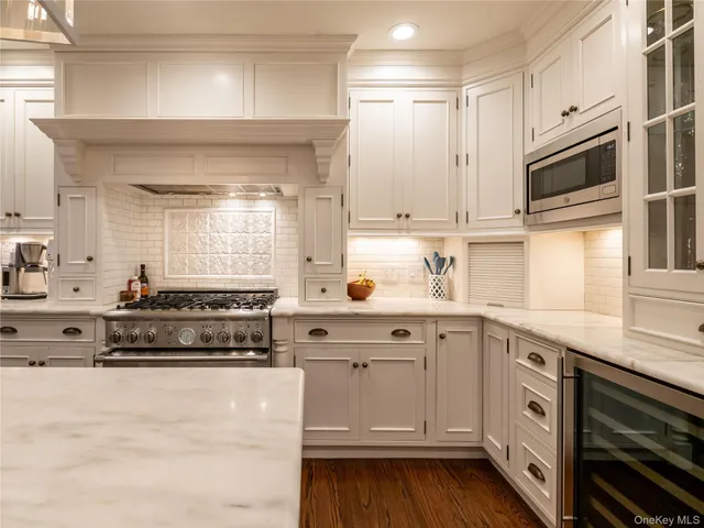 $2,899,000 | 39 Hawthorne Place, Manhasset, NY 11030