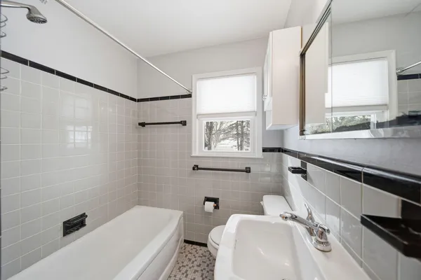 $160,000 | 371 Riverside Avenue, Adrian, MI 49221