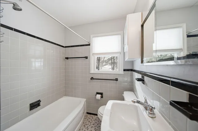 $174,900 | 371 Riverside Avenue, Adrian, MI 49221